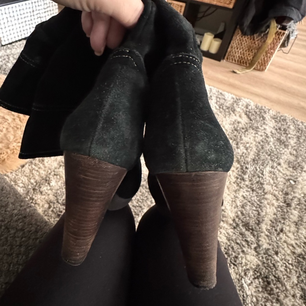 Michael Kors Black Suede Slouchy Heeled Boots. 7.5 - Picture 4 of 7